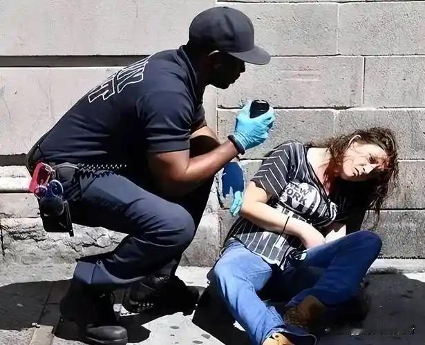 什么是芬太尼？为何美国如此惧怕？其实说白了，就在医院里是帮人止痛的“狠角色”