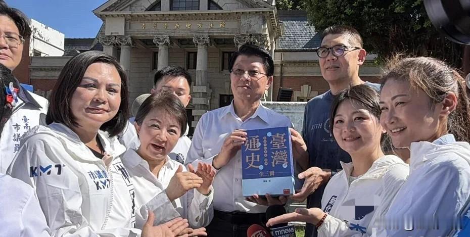 合体连胜文挺谢龙介卢秀燕：“台湾人就是从连家说出来的”台中市长卢秀燕今天（