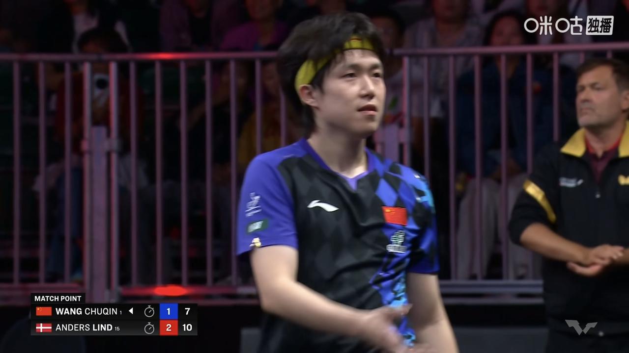 王励勤这下真慌了！刚刚传来消息，王楚钦1-3不敌丹麦林德，止步美国大满贯