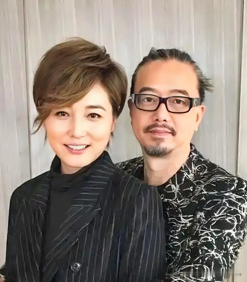 张锦程承认与张延离婚，求婚三次鲜花铺门口，等女儿21岁才放手。正文张锦程承认和张延离婚了，六十岁，亲