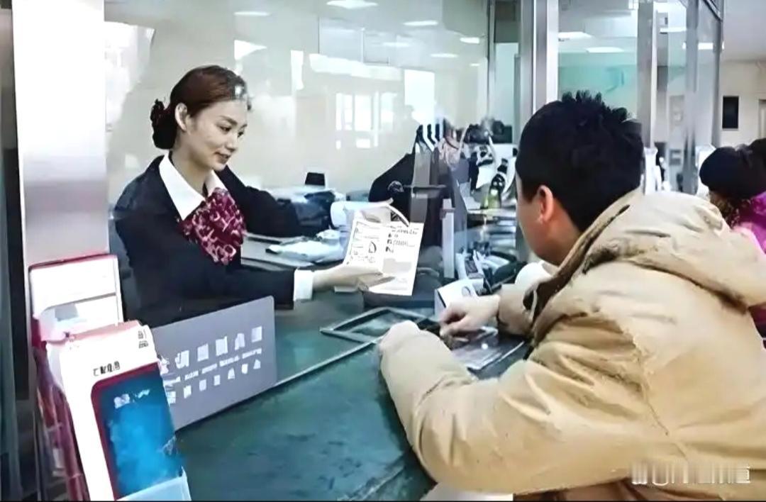 定期存款到期不取会怎样？定期存款到期没取，处理方式分两种。要是办存款时选了自动