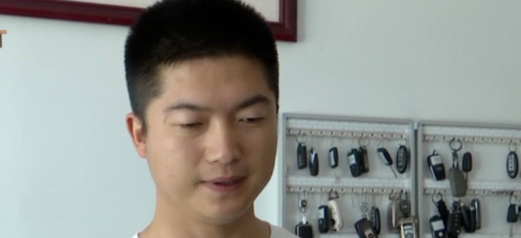 浙江义乌，车行老板把一辆70多万的奔驰租给一男子，每天租金1800，押金3000