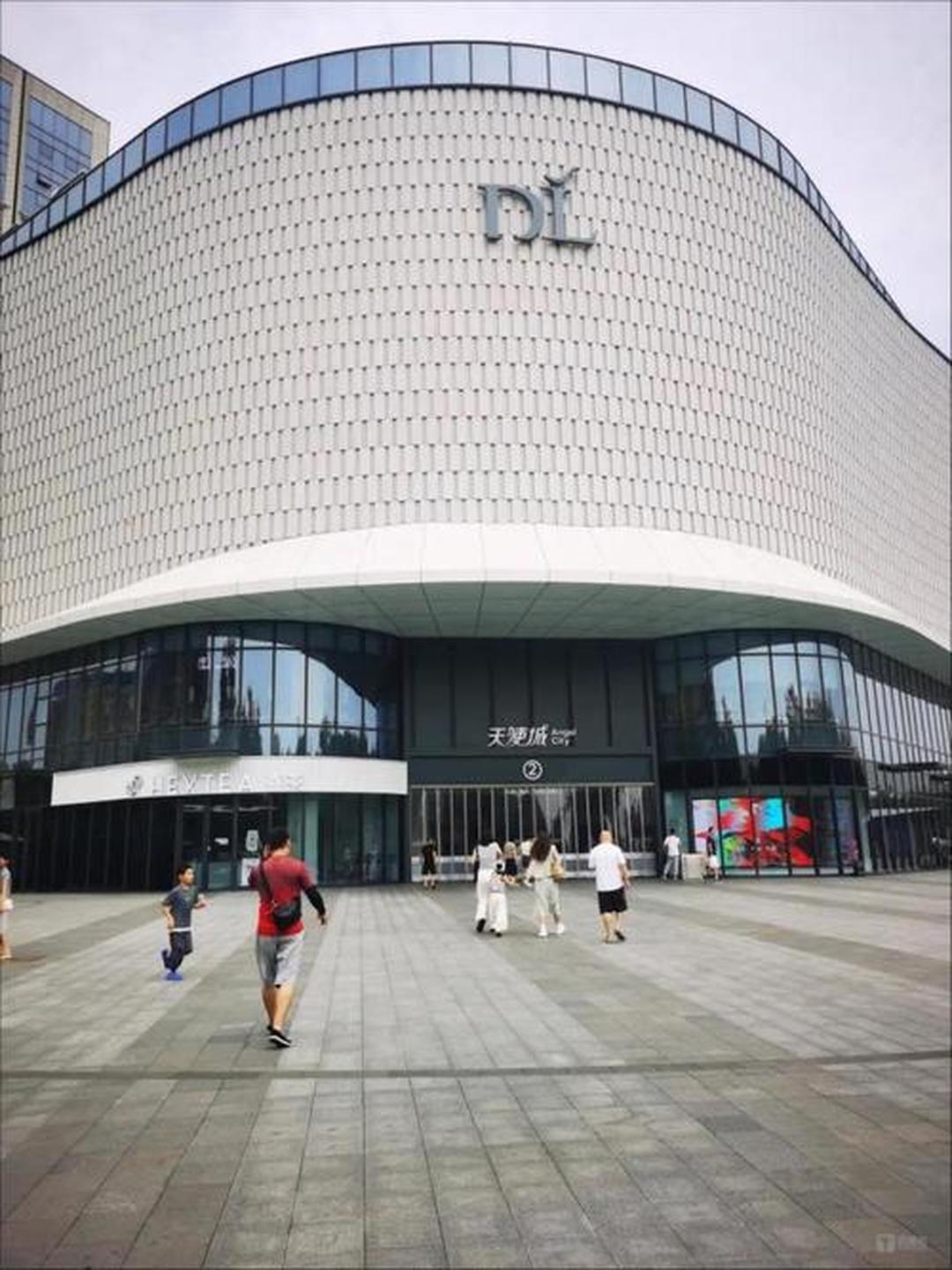 2月12日晚，胖东来创始人于东来通过社交媒体发布企业部分战略规划，明确表态胖东来