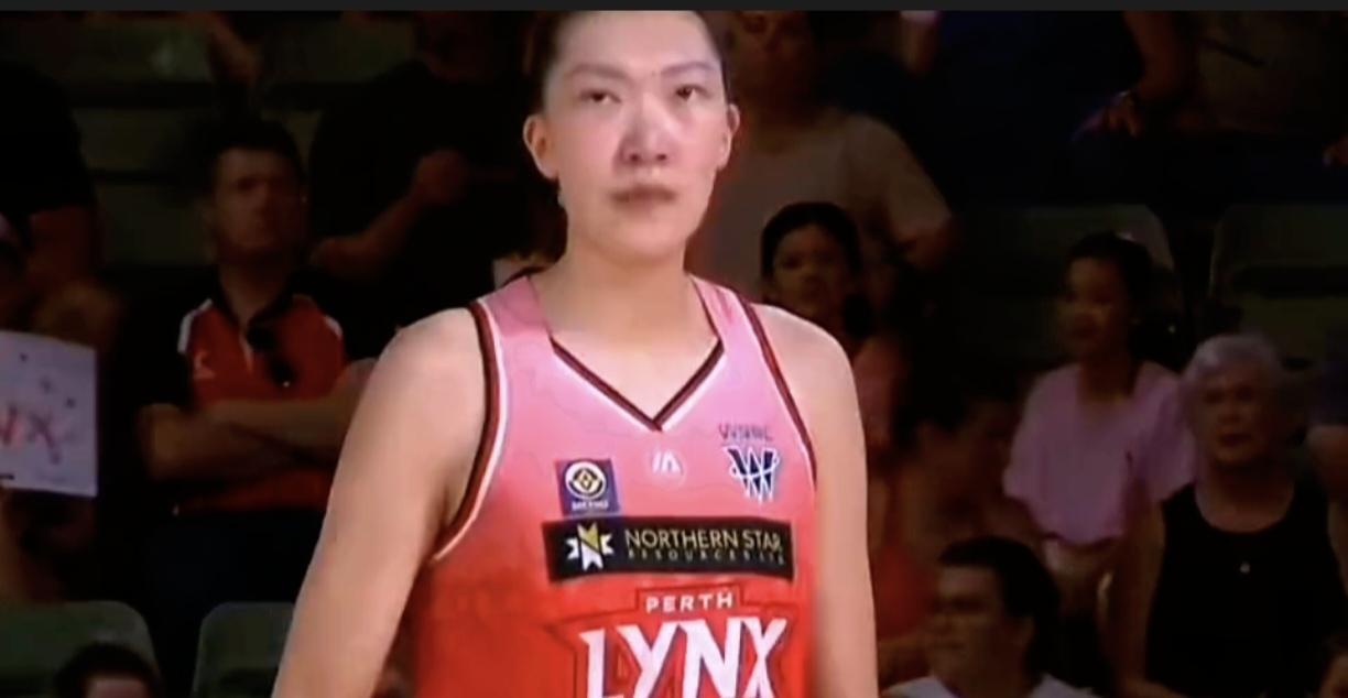 炸裂官宣！中国女版大魔王杀回WNBA，时隔3年重归纽约，世界篮坛颤抖北京时间4月