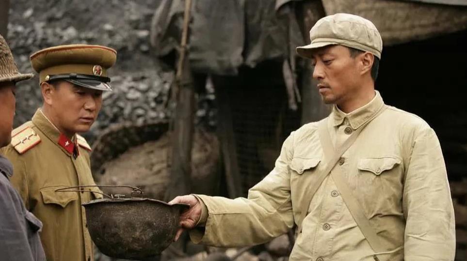 2006年，冯小刚斥资8000万筹拍《集结号》，张涵予主动请缨要演谷子地，却遭到