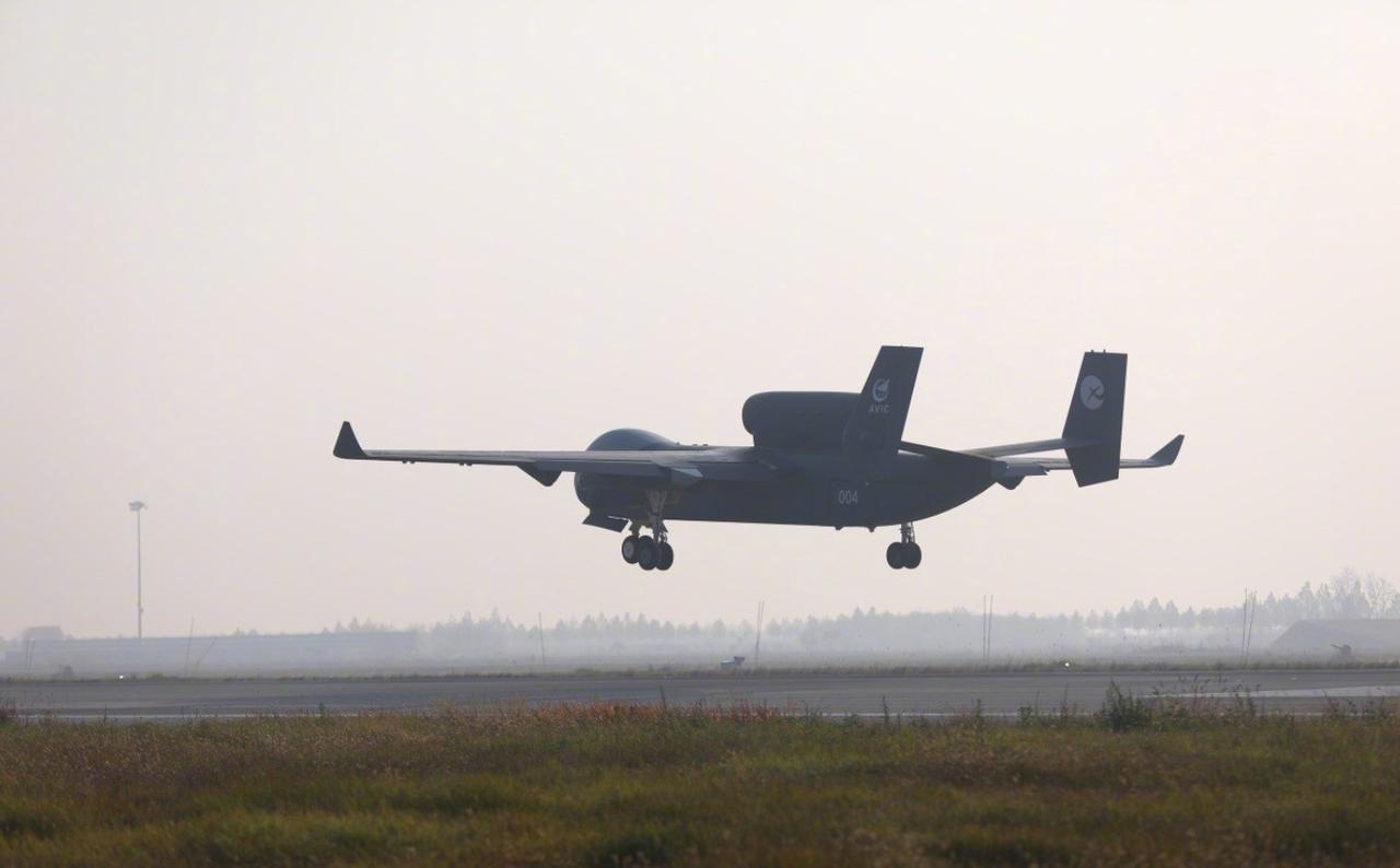 【九天无人机首飞，发动机来自退役飞豹】央视军事报道，今天，“九天”无人机在陕