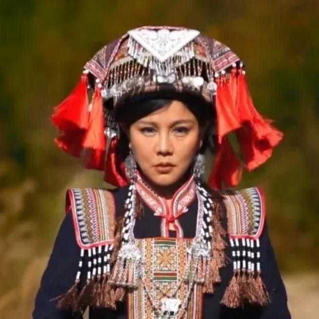 1911年，即清宣统末年，广西富川县一个瑶族村妇被强盗拦截，村妇问：“劫财还是劫