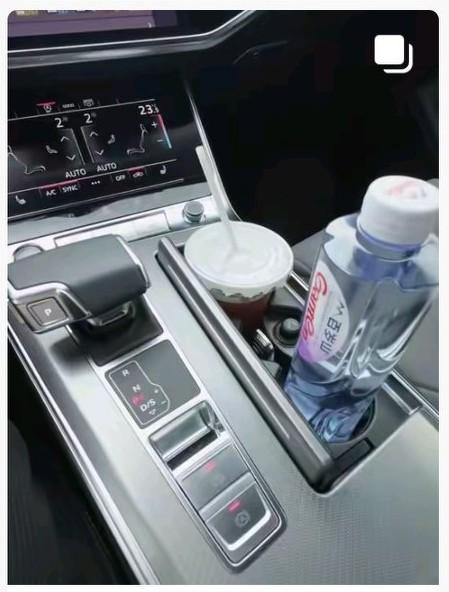 就因为一瓶水，差点把整辆车给点着了！四川的熊先生在车里等朋友的时候，顺手把没盖盖