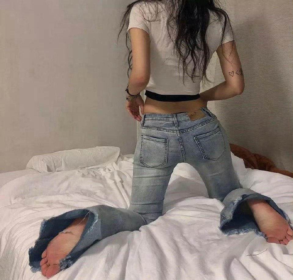 谁懂一条喇叭腿牛仔裤的魅力呀家人们👖​​​​
