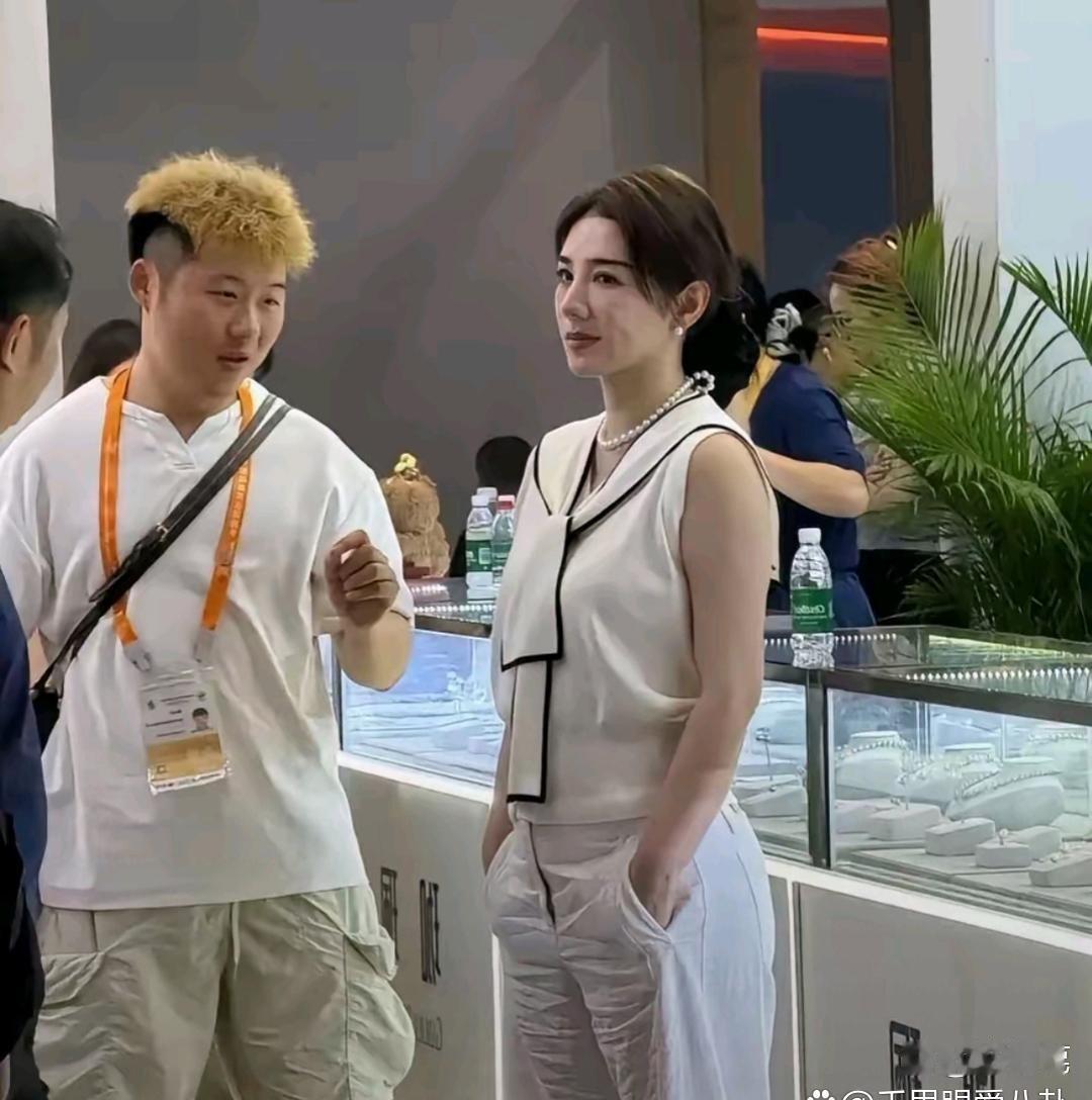 黄奕现在‏变化真‎‏的太‏大了‏，‎跟以﻿﻿前完全是‏‎两个﻿⁠人。﻿
