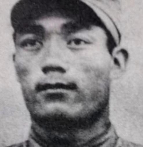 1952年，一名志愿军战士悄悄“顺”走一袋美军地雷，兴冲冲带回阵地向连长请功，谁