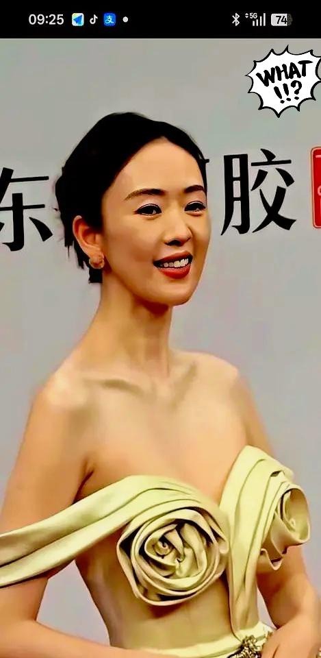 戛纳红毯，今年第一个被“请”走的。一身银色透视礼服，全场空气都安静了。保安就