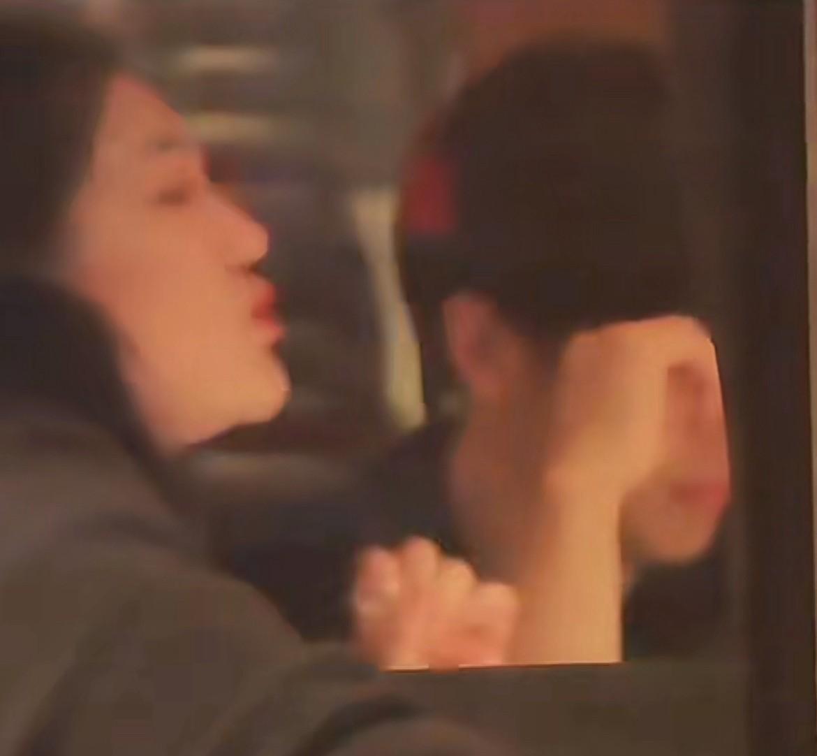 当所有人都在抢热搜时，真正的操盘手在悄悄换赛道。1月15日那顿饭，杨天真和经纪