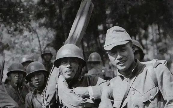 1945年，日军轮奸了黄美英，紧接着在她的下身灌入辣椒水，割去了她的双眼和双乳。