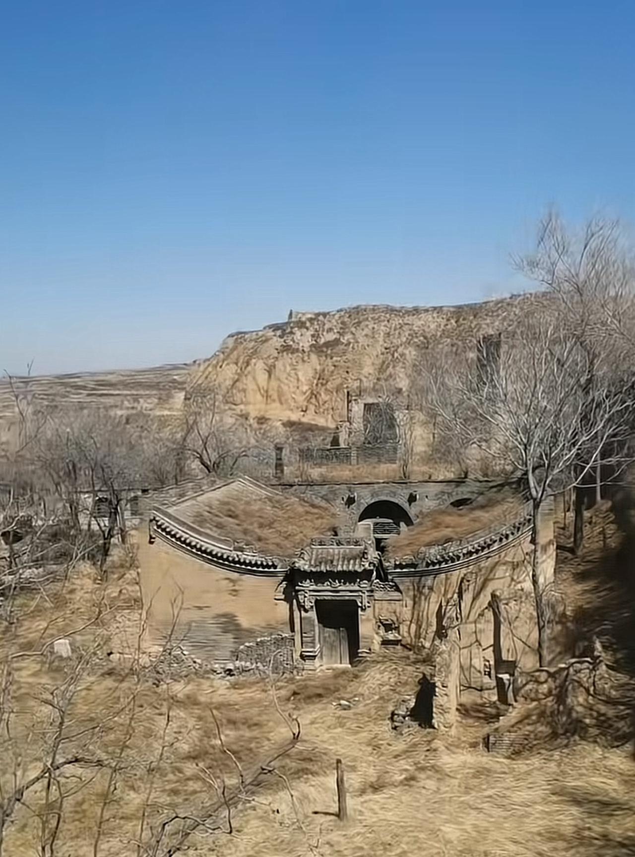 山西到处都是古建筑文物，走在路上偶遇的概率非常大，神奇的山西!