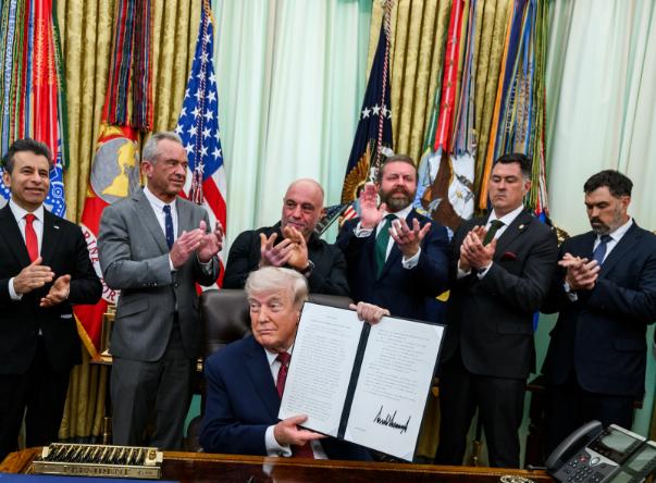 为了访华，美国忍了 就在4月19日，多名知情人士向美国媒体透露，白宫内部正在