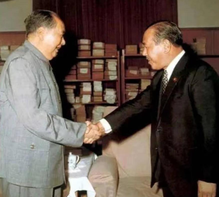 1970年，日本准备向中国支付1200亿美元的战争赔偿款时，毛主席却大手一挥说：