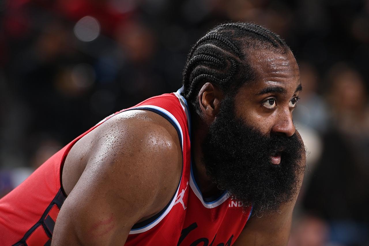 不管输赢，哈登最近3场比赛燃尽了，接近场均三双的数据，命中率几乎达到了180俱乐