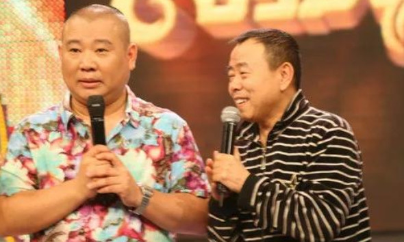 有一次，郭德纲拍电影的时候请潘长江来客串，承诺给60万片酬，结果潘长江拍了3天就