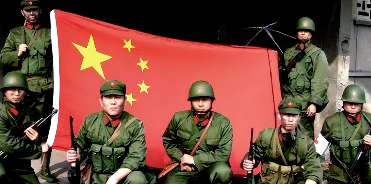 1984年，一位军嫂怒气冲冲将军官丈夫告上了法庭，在法庭上，军嫂质问丈夫道：“你