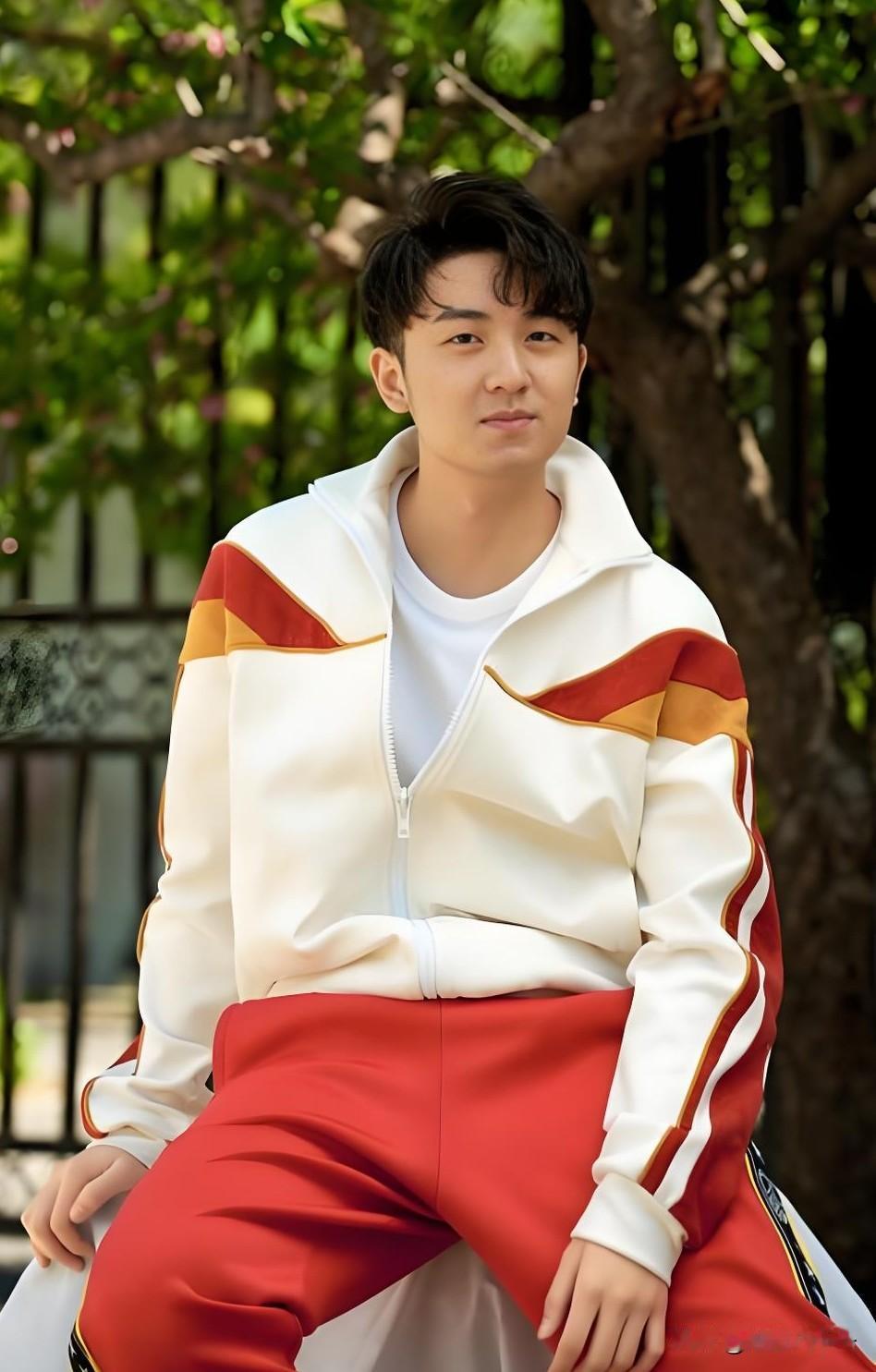 张凌赫演的好，田曦薇演的也好，可对比这二位主演，剧中饰演金元宝的这个演员