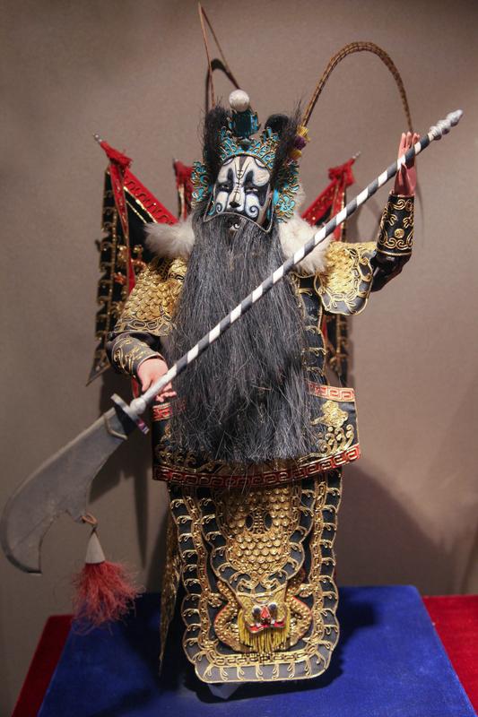 夏侯惇不惧关羽和吕布，这得从他自身的性格和武力值说起。夏侯惇作战勇猛，性格刚烈