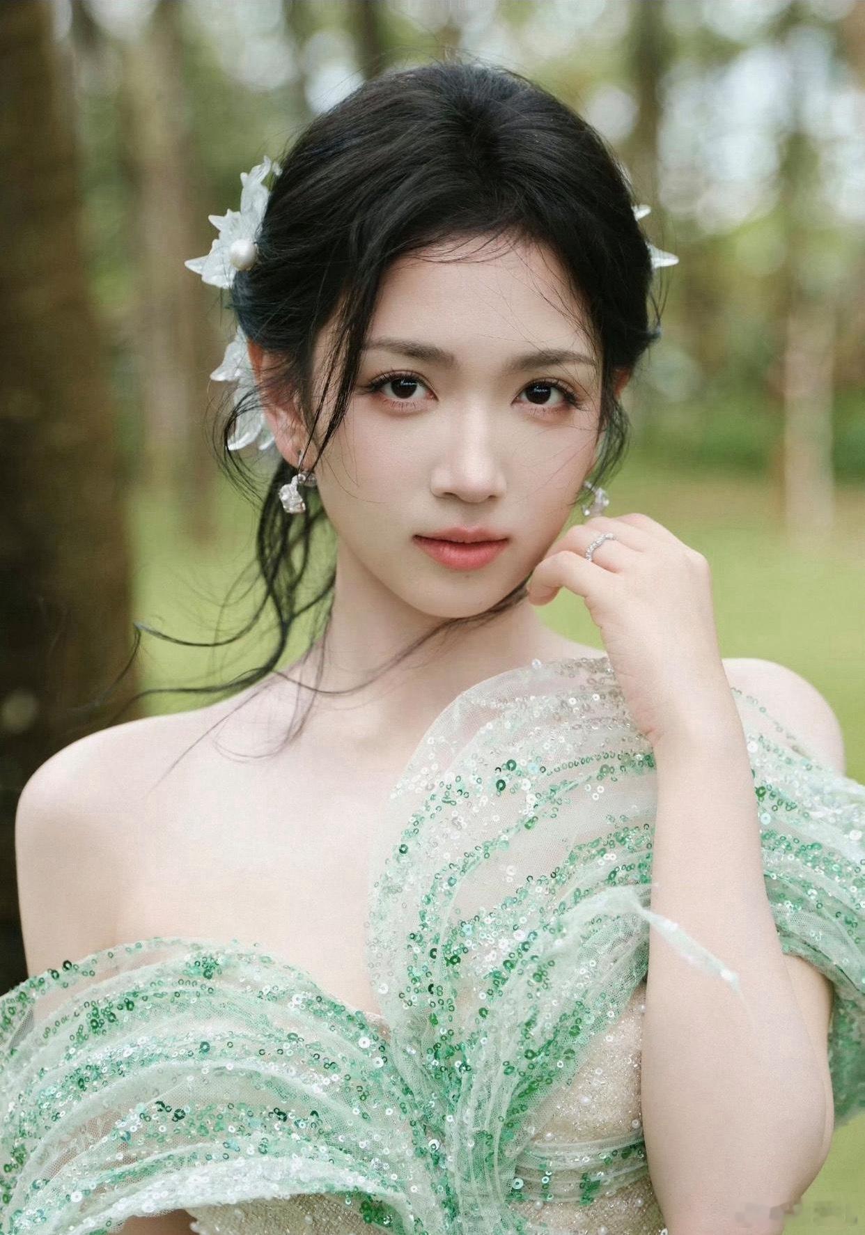 1.代露娃下一部剧接触的是《剑出鞘》，是优酷重点仙侠项目。2.夏之光下一部剧进组