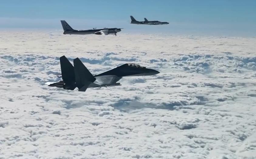 中俄战机例行巡航，韩战机紧急出动监视，为何没被火控雷达照射？根据媒体报道，近日