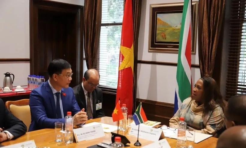 没有仪式感，这会谈场面，确实有点尴尬！越南国会副主席武鸿青专程到南非会见南非上
