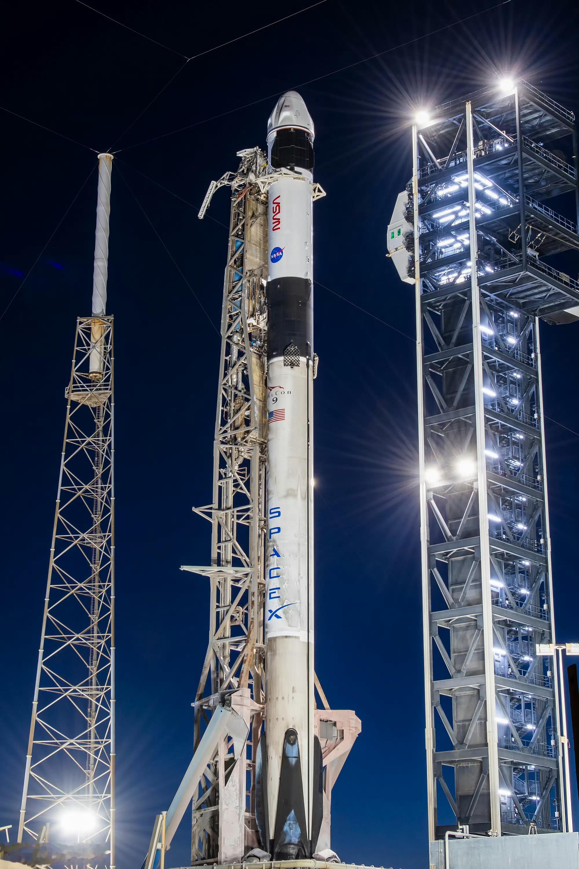 转运OK，静待发射！【航天SpaceX的猎鹰9号火箭与龙飞船已顺利转运至