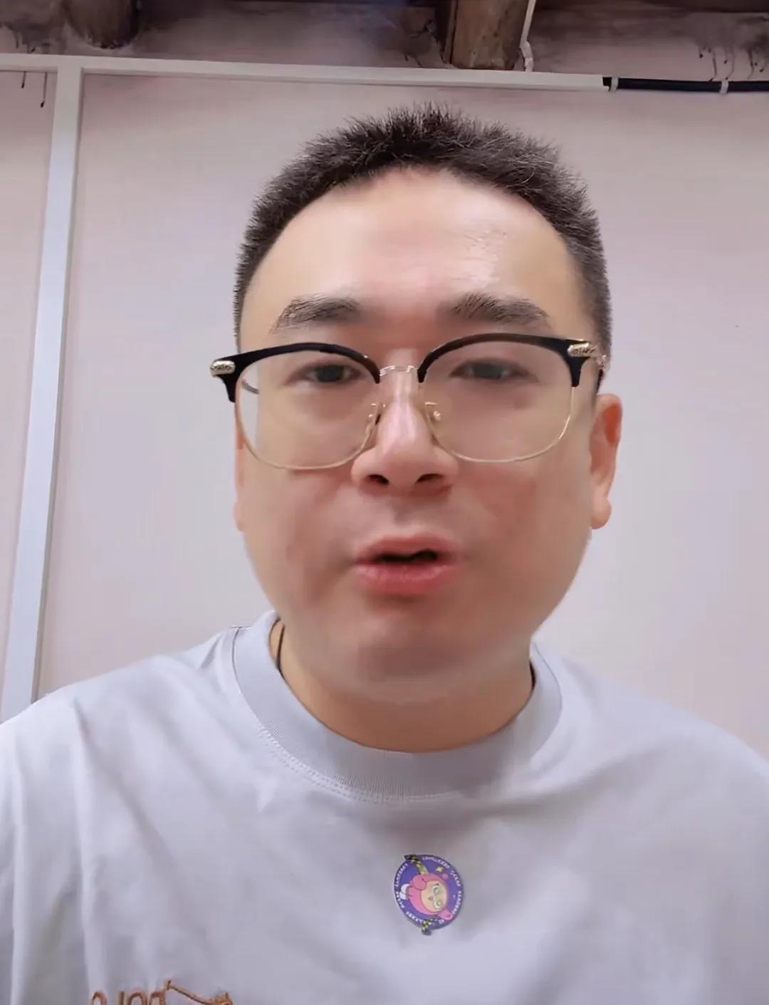 云昊今天晚上直播时说，对于和千骨的事情，自己不想再追究！关键是没那个精力去扯这