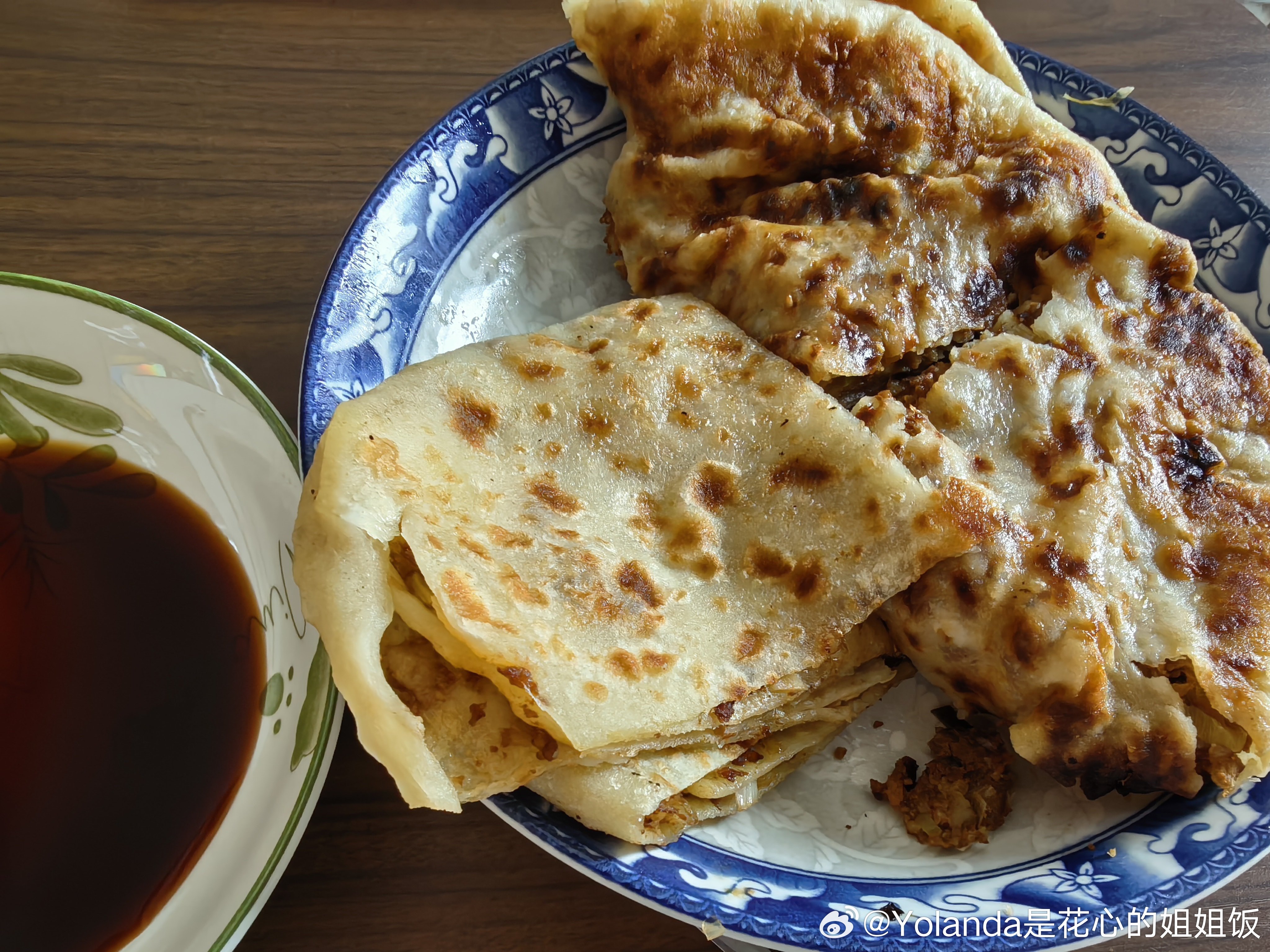 邻居阿姨烙的肉饼，给我们家的