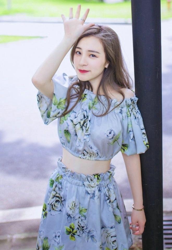 饭桌上婆婆宣布：每月给小姑子还房贷。公公带头鼓掌。我丈夫慢悠悠问：月薪5千，房贷