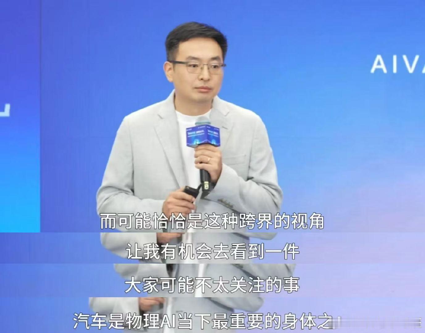 #人形机器人为什么一定要是人形#不同AI机器人各有各的闪光点，不必执着人形外壳，比如：AIVA，就像