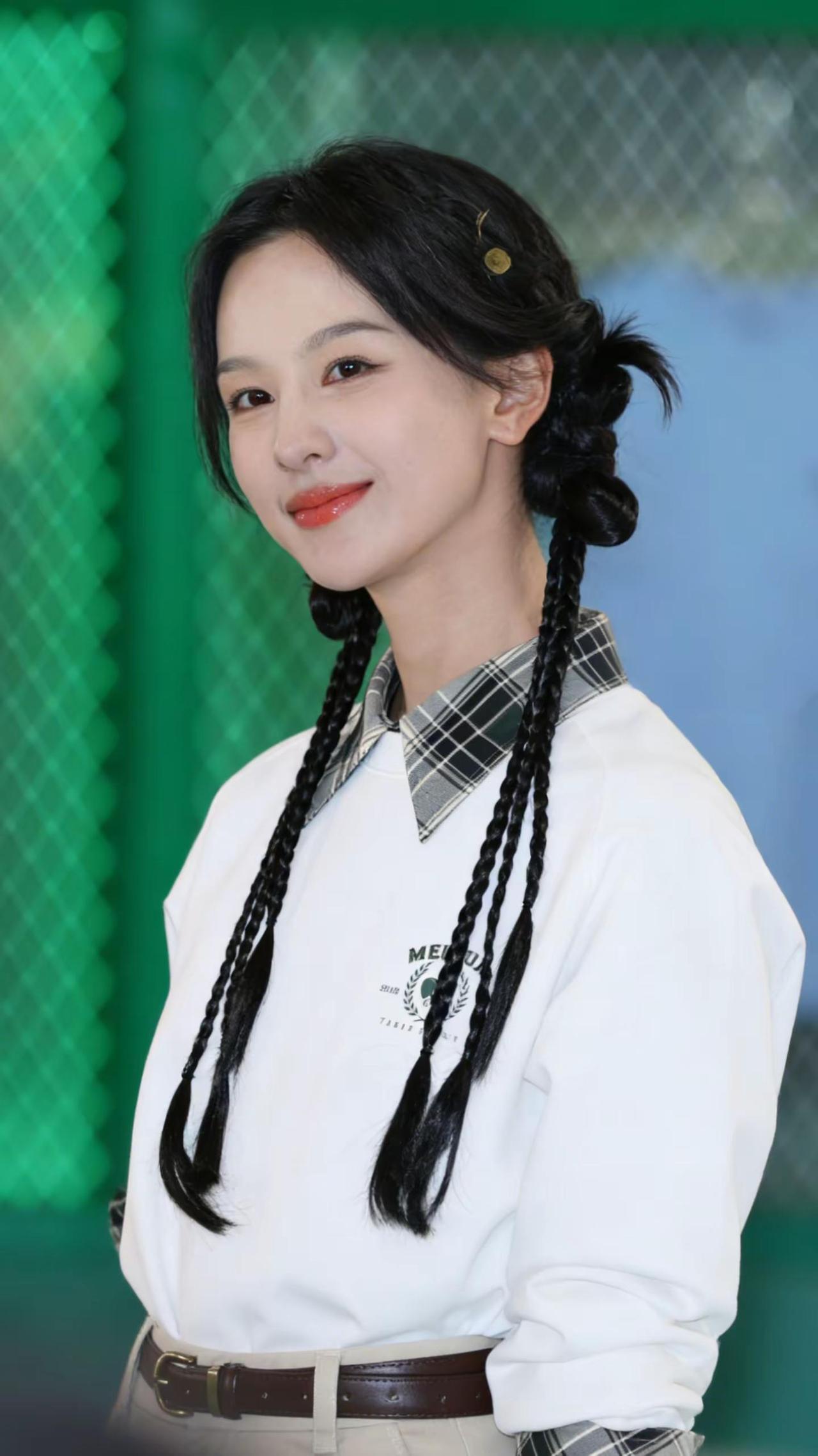 陈都灵森马活动直拍。清纯又甜美陈都灵清纯甜美明星美图明星美图分享