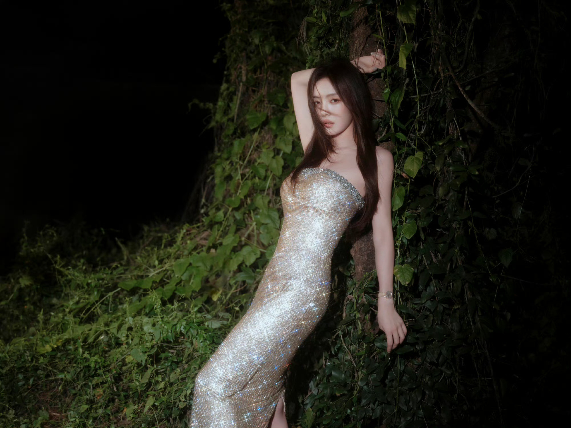 蔡文静这套造型超好看，如果白天拍就更好了🙌​​​