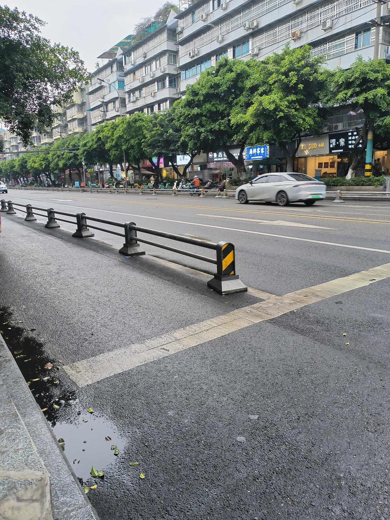今天上午，隔壁奶奶的孙子去华西医院看病被骗了事情是这样的。在这里为了表述得更