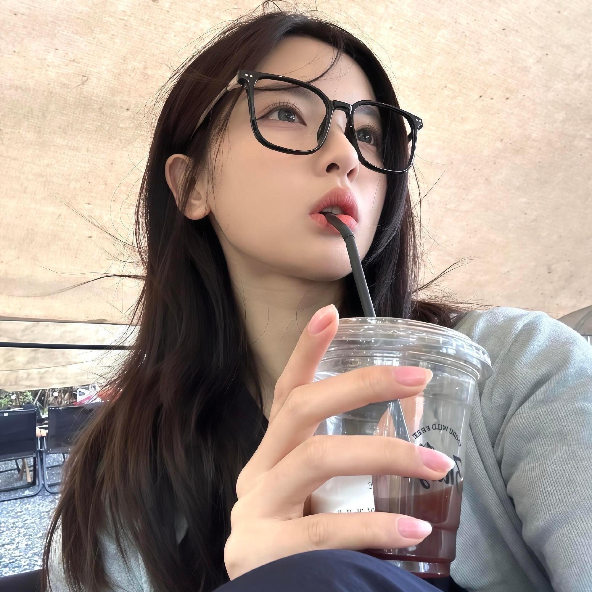 杨超越其实我本人挺好看的放心哈杨超越大户头像狠狠发力中🏆