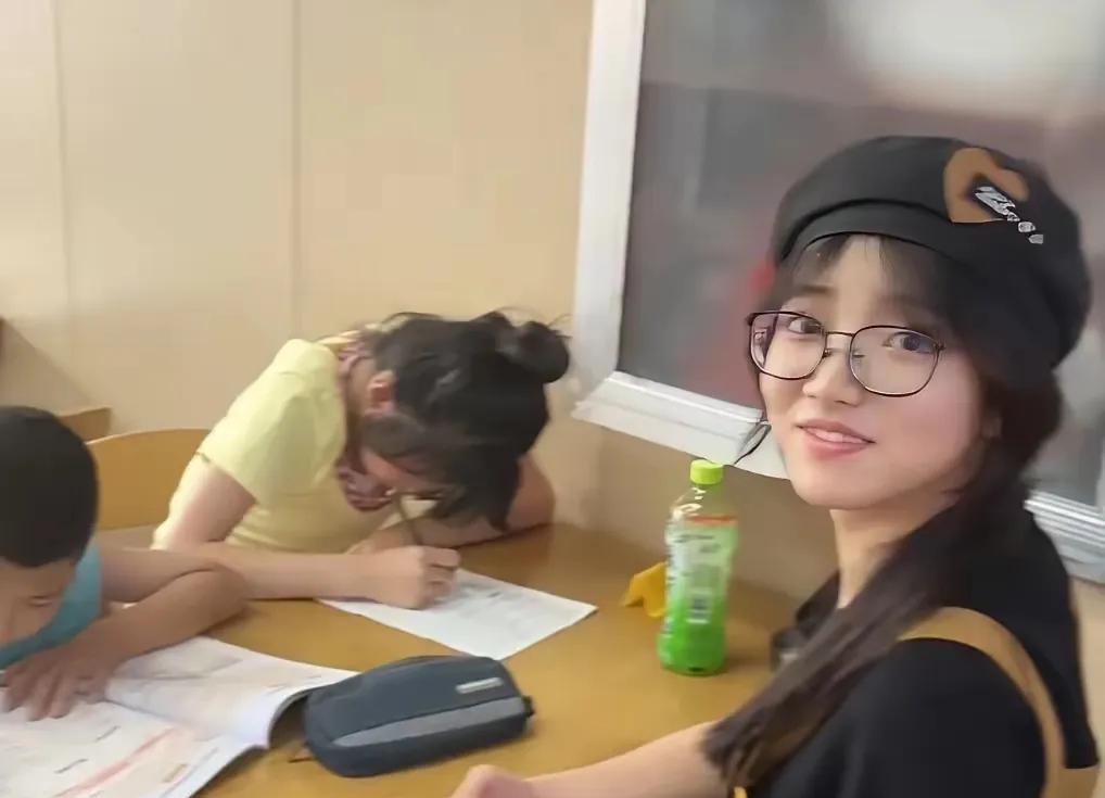 “双向奔赴！”河北，一女大学生去餐馆打暑假工，干了1天，老板竟然发现，女生在自己