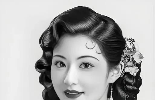 1939年，40岁的白兰花勾引宋霭龄23岁的儿子，在马尼拉成婚。宋霭龄气得浑身颤