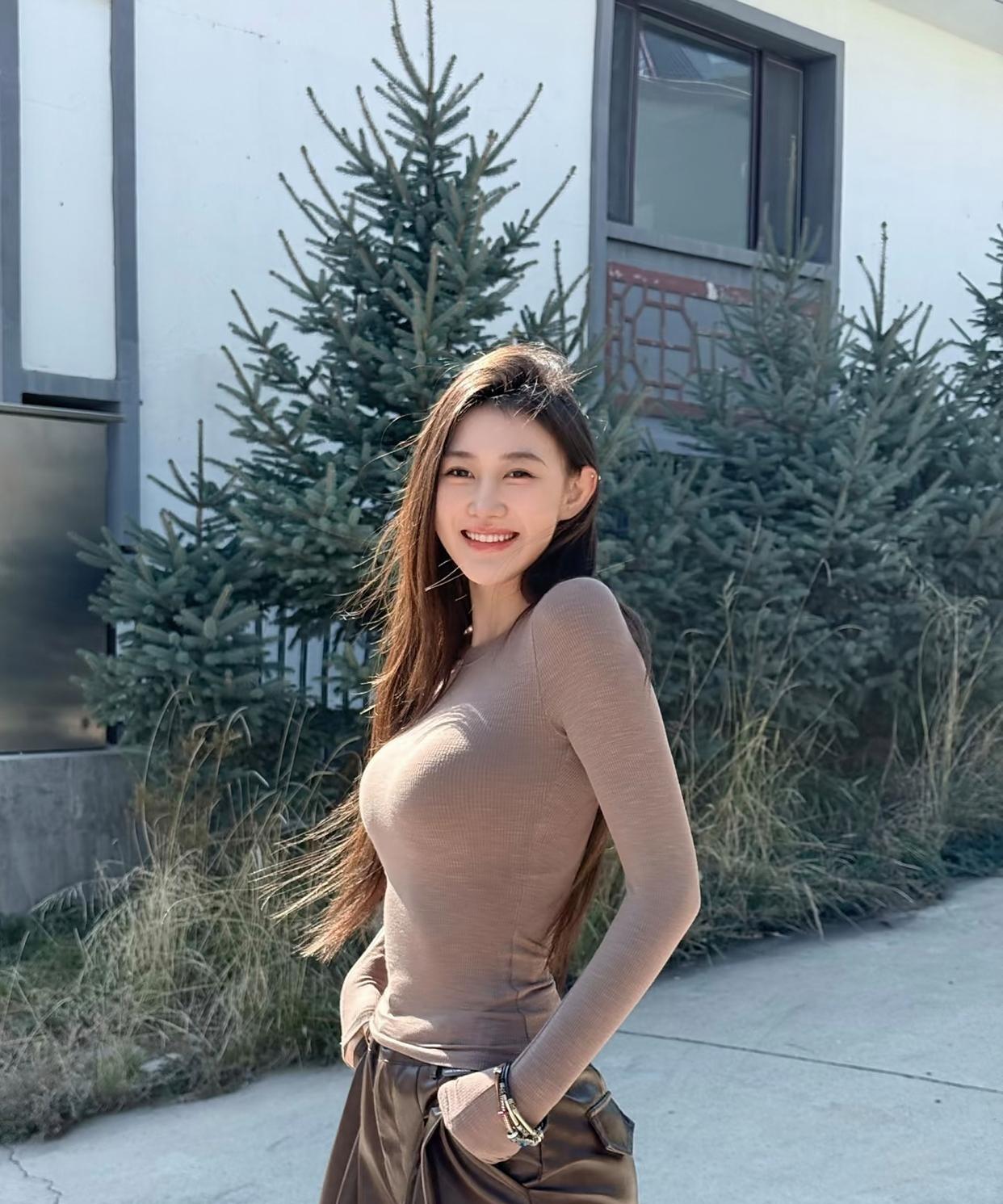 美女说，有时间去她的家乡玩，她，太美了，无法拒绝！