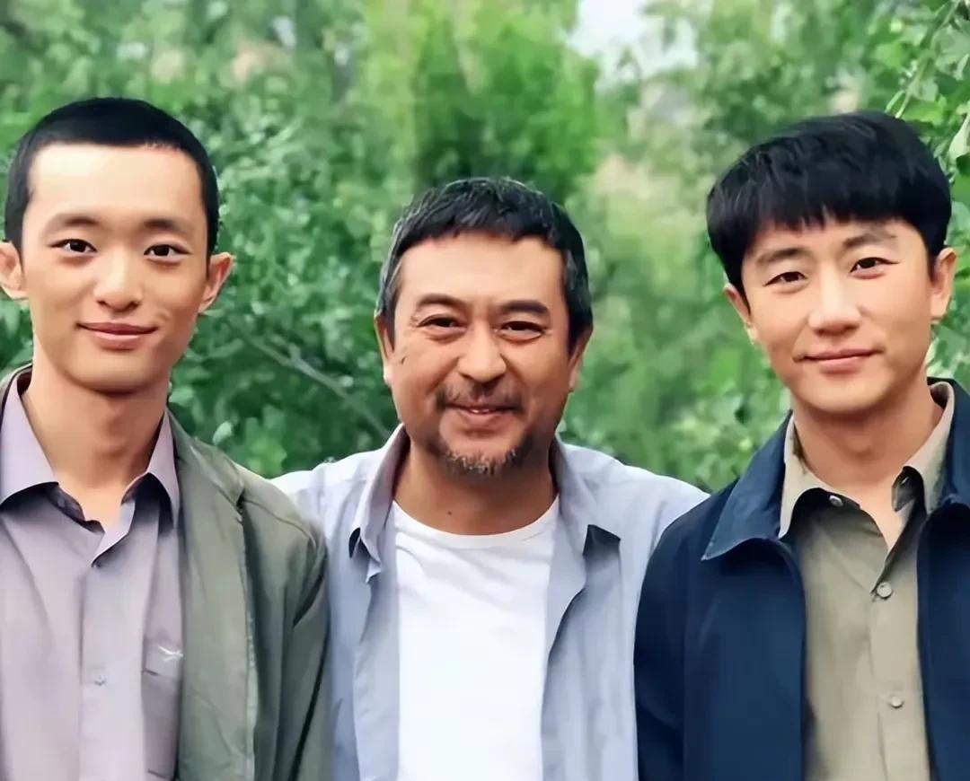 白宇帆说，好多人说我资源咖，出道就能跟于和伟、黄轩这些大咖合作。其实我19年北漂