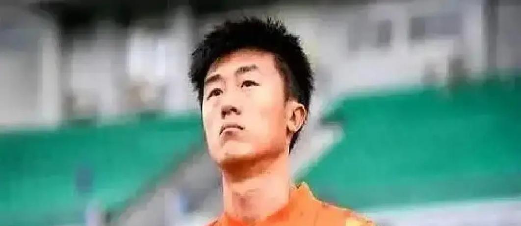 泰山队今年夏窗一句话没说，省了1000万。他们把谈判桌变成了心理战场，专等