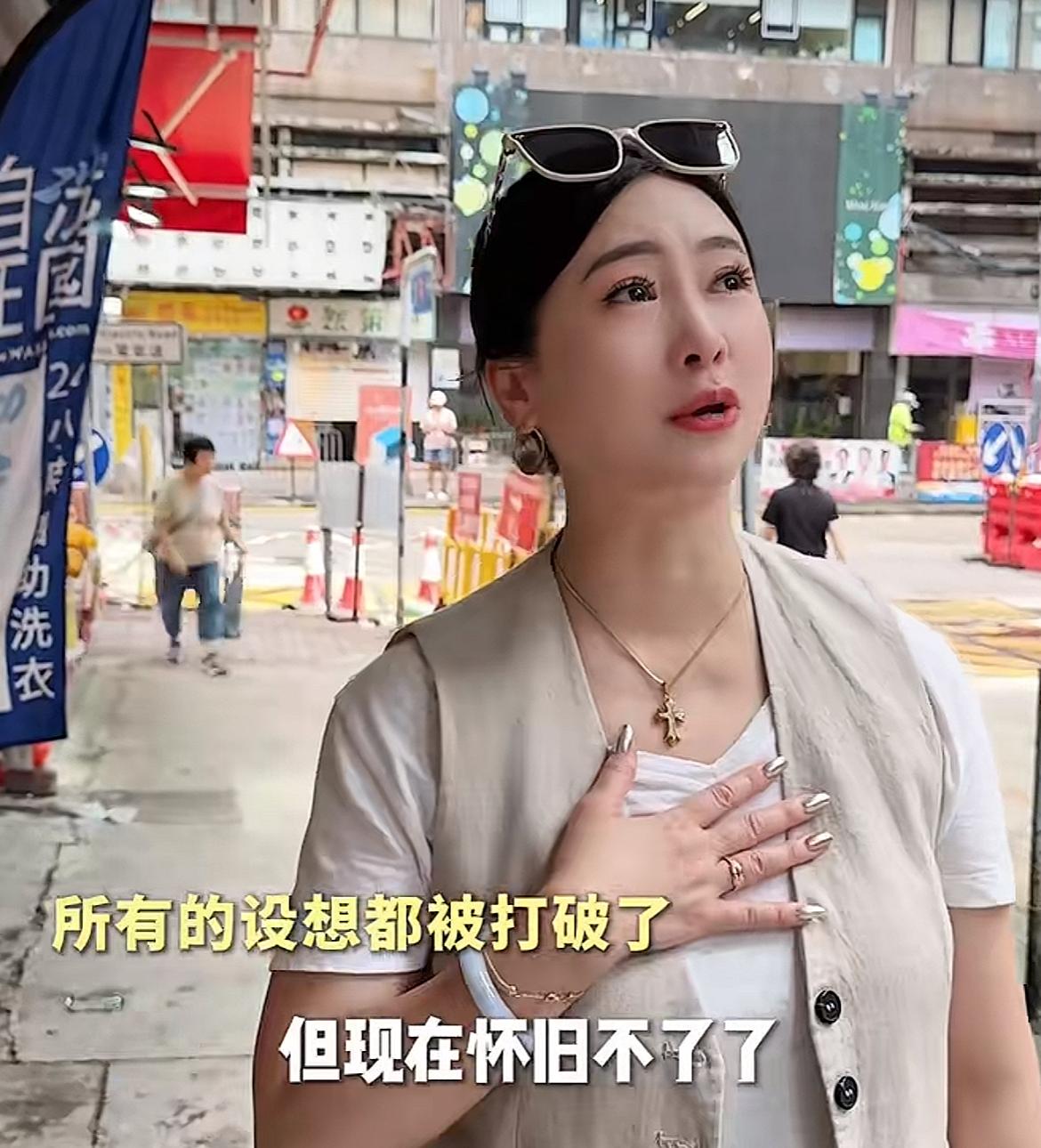 7月5号，翁虹当街哭泣，不断擦拭眼泪原来她很富有，比大多数的港星都有头脑，当然