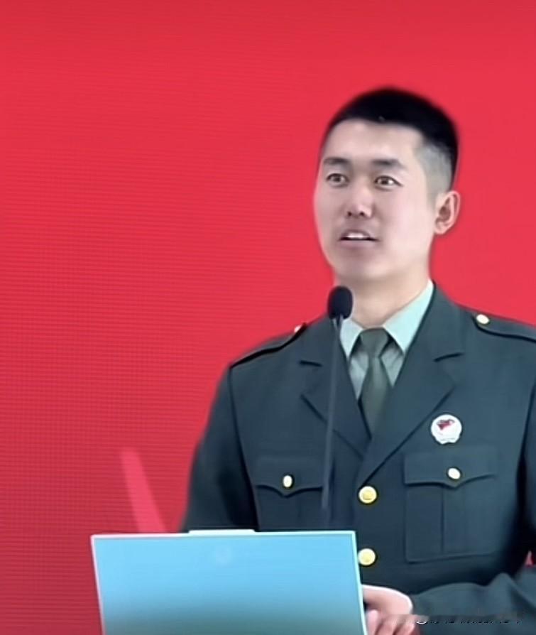 张自轩被诟病的根本原因是什么？总结起来就一句话：退了伍也褪了色！想想看，一个