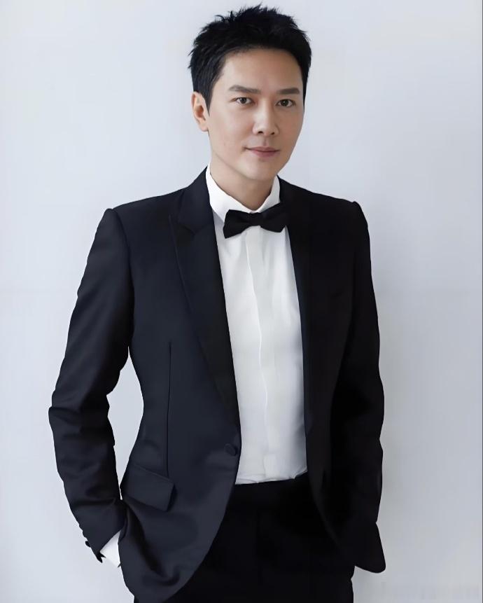 1.白豆腐确实跟东方不败合作时擦出了火花，差一点就官宣在一起了，结果紫薇跑出来说
