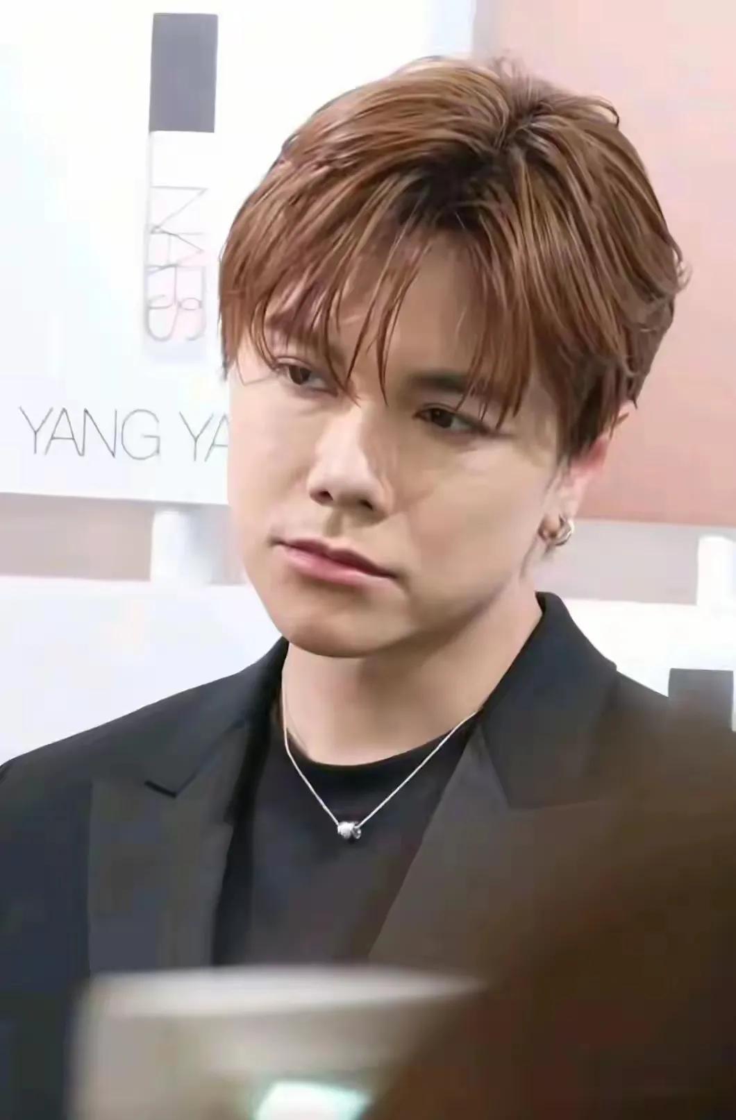 张敬轩被抵制升级，霍汶希惹火上身评论区沦陷，容祖儿也受殃及，评论区被关闭！张