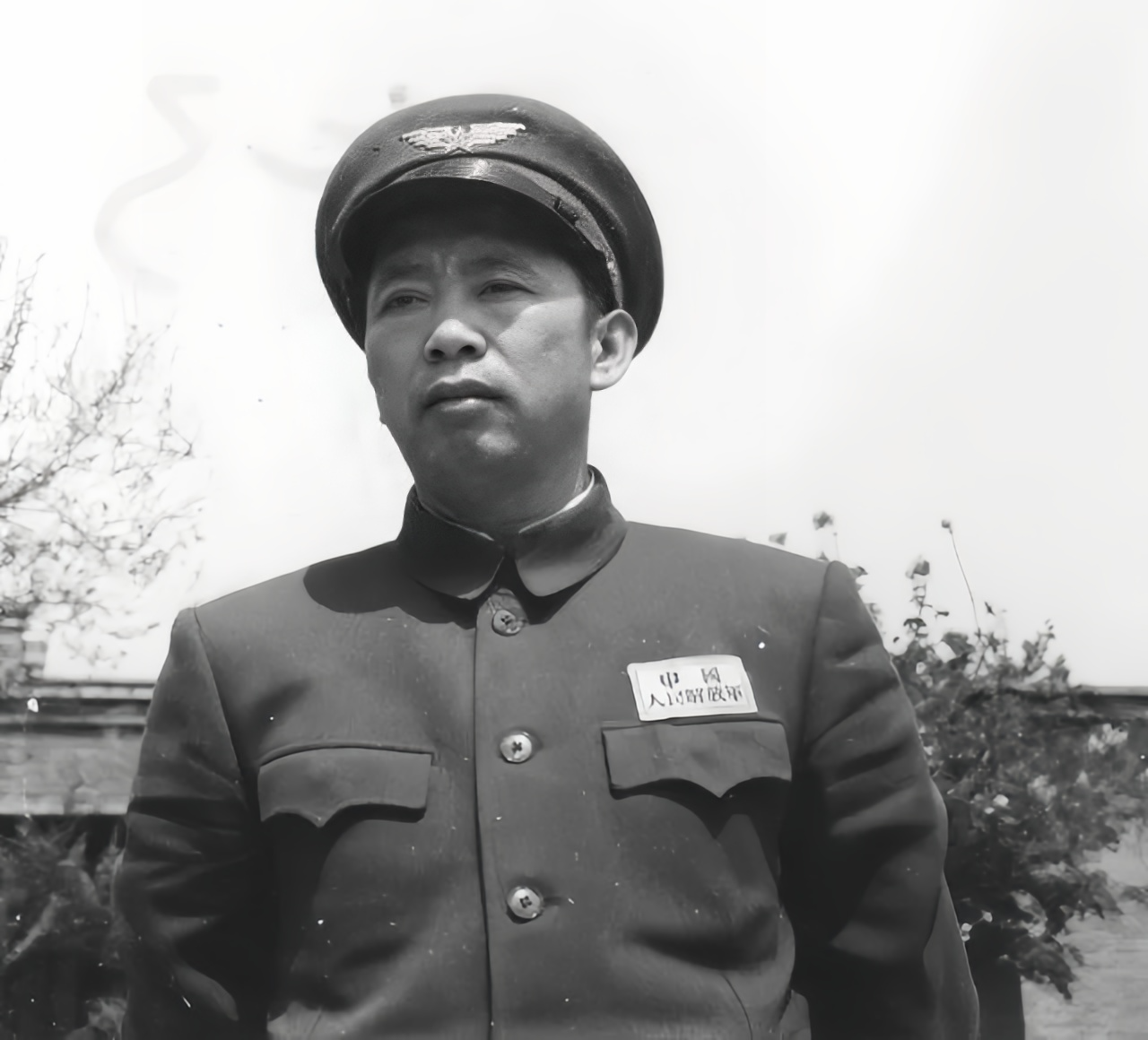 1959年刘亚楼被提升为国防部副部长，手下的办公室主任便找上面要了一辆崭新的红旗