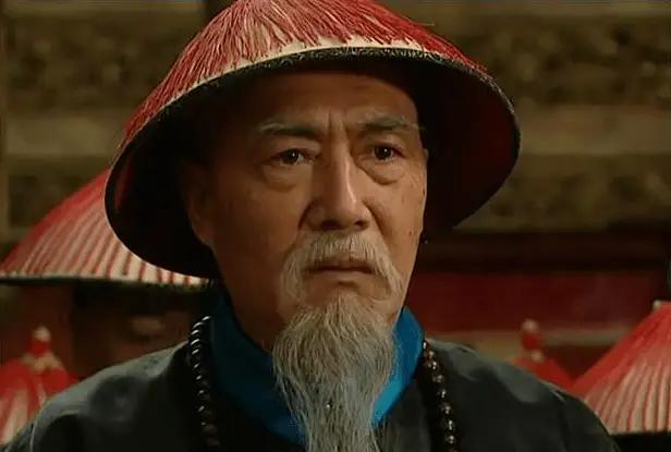 1750年冬天，安徽桐城张家老宅门前来了一队钦差。78岁的张廷玉拄着拐杖站在门口