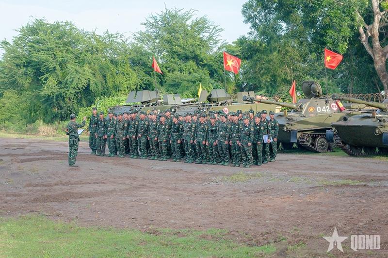越军第九军区第416坦克装甲旅驾驶考核的实拍图近日越南人民军队报刊发了越军第九